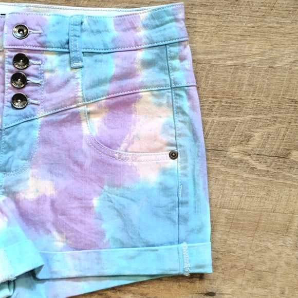 BLACKHEART purple/blue tie-dye High Rise V-stitch denim shorts HOT TOPIC… - Picture 5 of 14